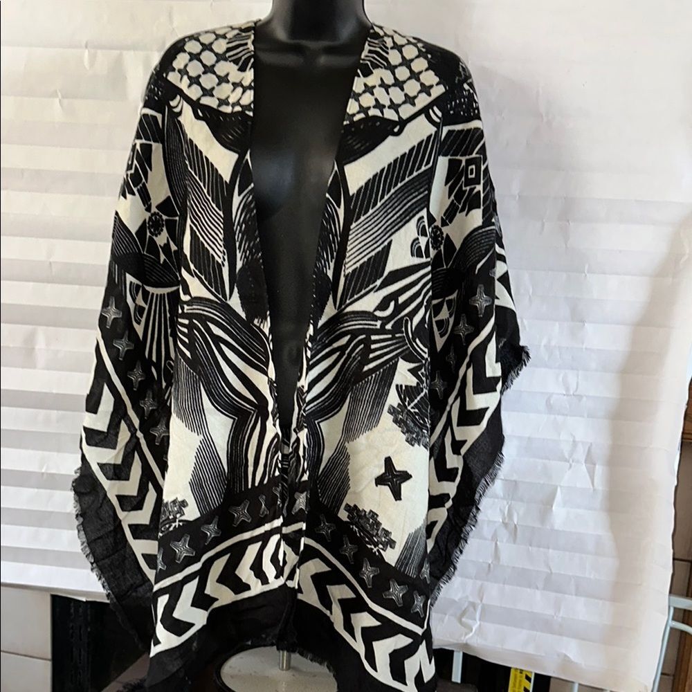Nicole Miller NY Black & White Shawl Cape One Size Lightweight Layering Wrap